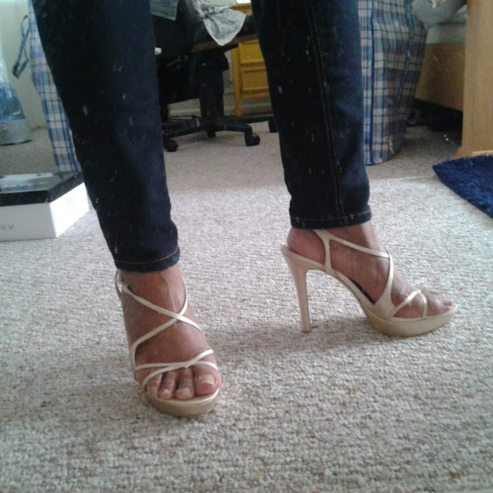 Blue Velvet Pumps - Picture 12 of 16